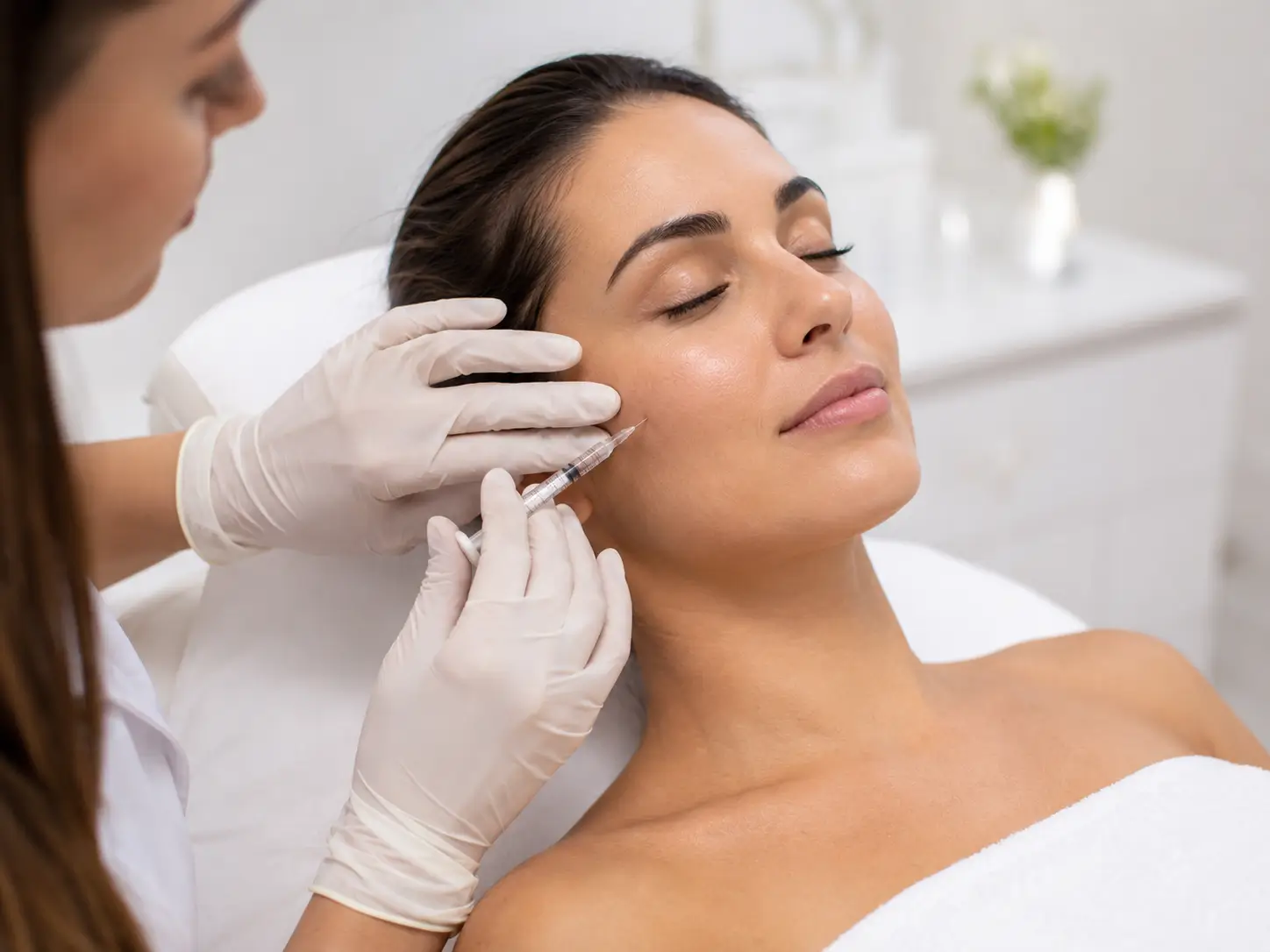 Skin booster treatment on neck and décolletage